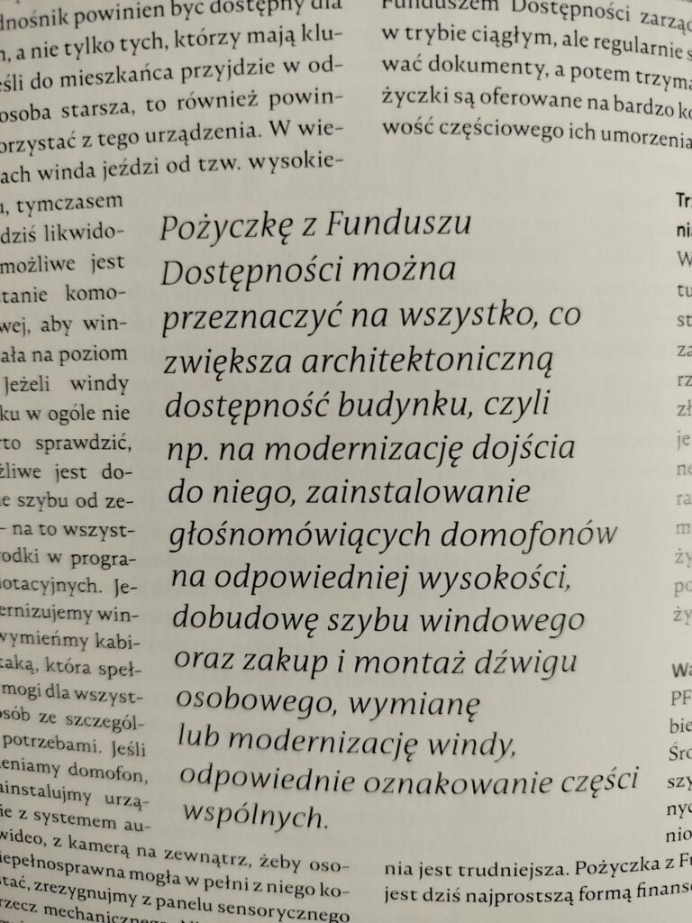 Zdjęcie fragmentu artykułu. Widoczna część tekstu "Pożyczkę z Funduszu Dostępności można przeznaczyć na wszystko, co zwiększa architektoniczną dostępność budynku, czyli np. na modernizacje dojścia do niego, zainstalowanie głośnomówiących domofonów na odpowiedniej wysokości, dobudowę szybu windowego oraz zakup i montaż dźwigu osobowego, wymianę lub modernizacje windy, odpowiednie oznakowanie części wspólnych".